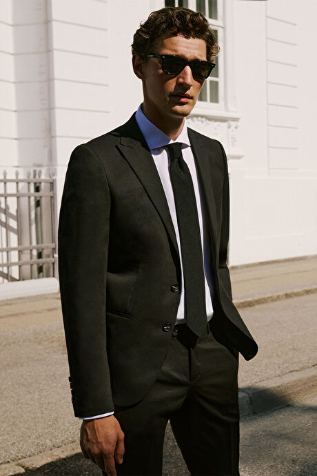 Ekstra Slim Fit Dar Kesim Kırlangıç Yaka Siyah Takım Elbise resmi