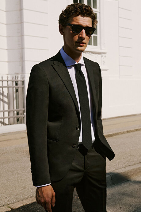 Ekstra Slim Fit Dar Kesim Kırlangıç Yaka Siyah Takım Elbise resmi