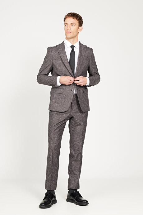 Ekstra Slim Fit Dar Kesim Kırlangıç Yaka Tweet Desenli Kahverengi Takım Elbise resmi