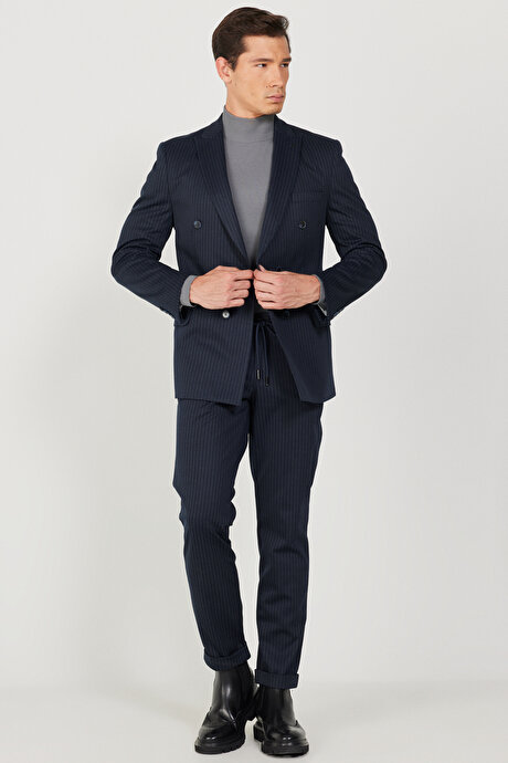 Slim Fit Dar Kesim Kırlangıç Yaka Çizgili Lacivert-Beyaz Takım Elbise resmi