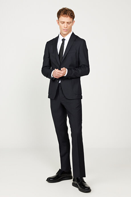 Ekstra Slim Fit Dar Kesim Kırlangıç Yaka Lacivert Takım Elbise resmi