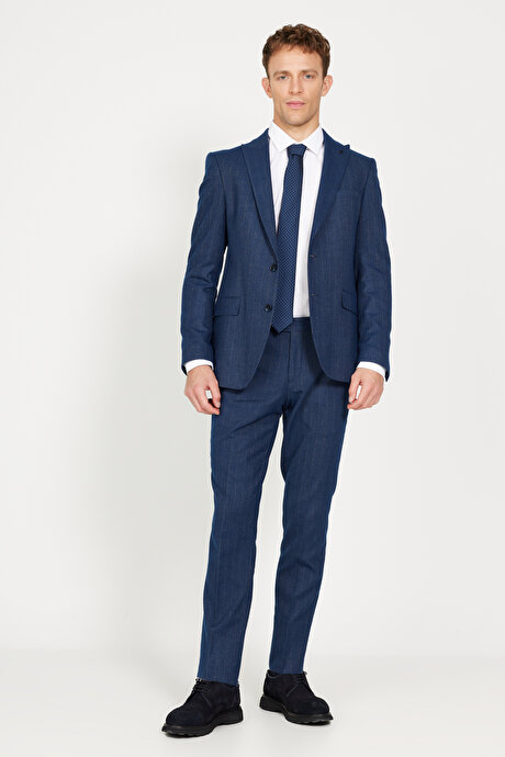 Ekstra Slim Fit Dar Kesim Kırlangıç Yaka Çizgili Lacivert Takım Elbise resmi