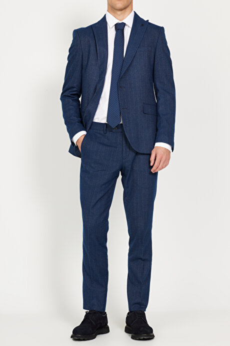 Ekstra Slim Fit Dar Kesim Kırlangıç Yaka Çizgili Lacivert Takım Elbise resmi