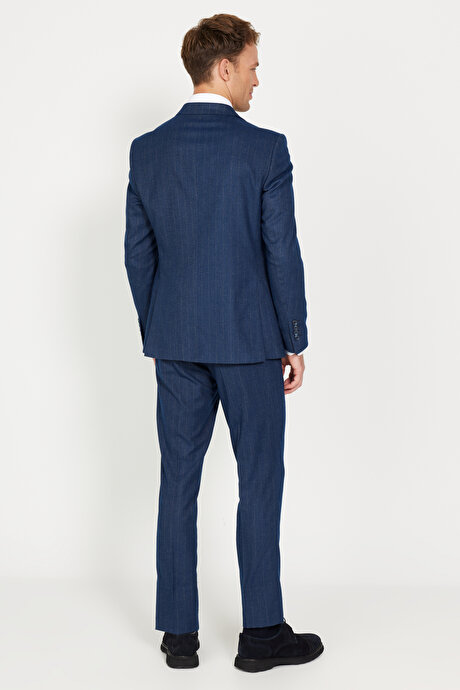 Ekstra Slim Fit Dar Kesim Kırlangıç Yaka Çizgili Lacivert Takım Elbise resmi