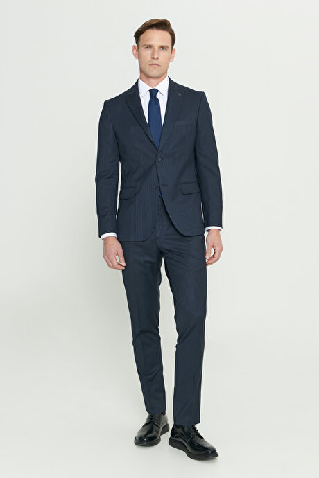 Ekstra Slim Fit Dar Kesim Kırlangıç Yaka Yünlü Çizgili Lacivert Takım Elbise resmi