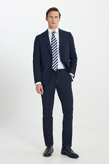 Slim Fit Dar Kesim Kırlangıç Yaka Beli Bağlamalı Gofre Desenli Lacivert Takım Elbise resmi