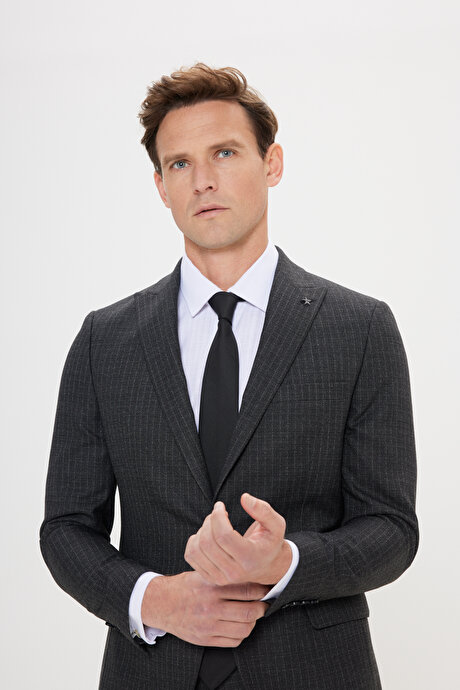 Ekstra Slim Fit Dar Kesim Kırlangıç Yaka Çizgili Antrasit Takım Elbise resmi