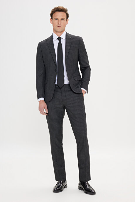 Ekstra Slim Fit Dar Kesim Kırlangıç Yaka Çizgili Antrasit Takım Elbise resmi