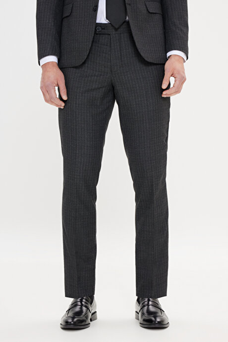 Ekstra Slim Fit Dar Kesim Kırlangıç Yaka Çizgili Antrasit Takım Elbise resmi