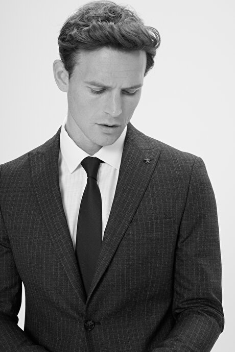 Ekstra Slim Fit Dar Kesim Kırlangıç Yaka Çizgili Antrasit Takım Elbise resmi