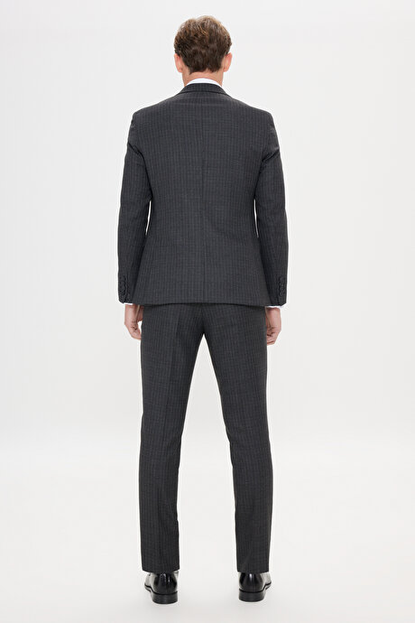 Ekstra Slim Fit Dar Kesim Kırlangıç Yaka Çizgili Antrasit Takım Elbise resmi