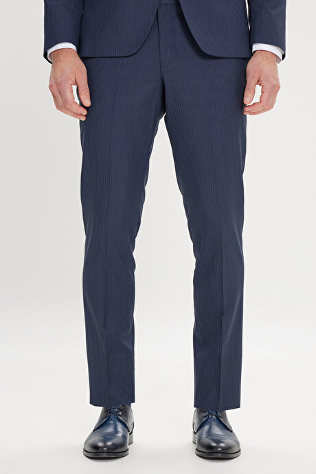 Slim Fit Dar Kesim Kırlangıç Yaka Çizgili Lacivert-Gri Takım Elbise resmi