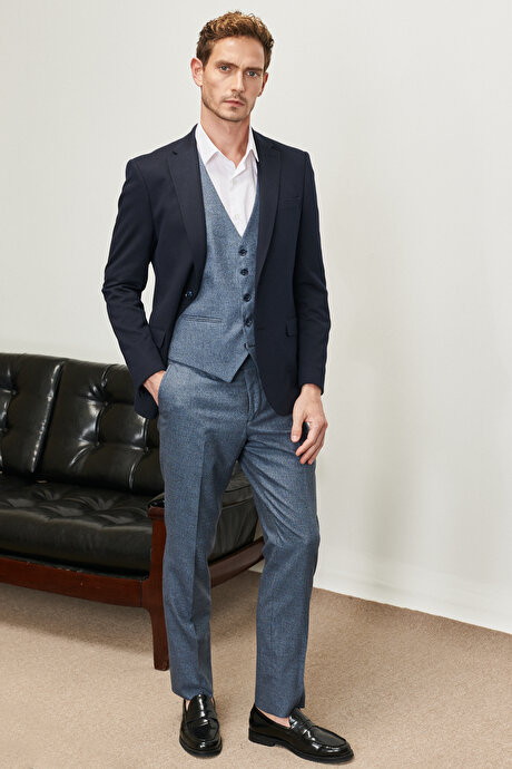 Slim Fit Dar Kesim Mono Yaka Ekose Desenli Koyu Lacivert Yelekli Takım Elbise resmi