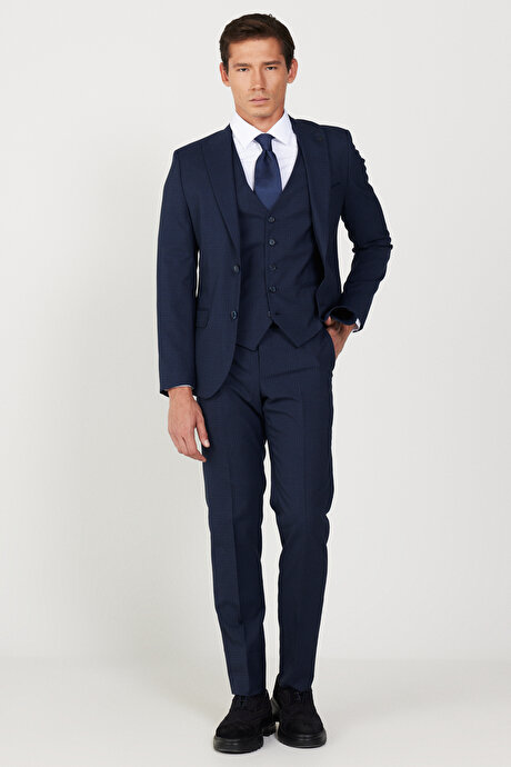 Slim Fit Dar Kesim Kırlangıç Yaka Kareli Yünlü Yelekli Lacivert-Siyah Yelekli Takım Elbise resmi