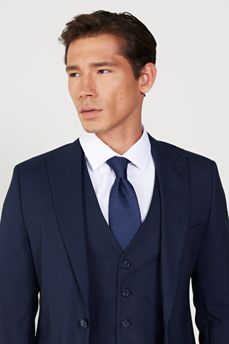 Slim Fit Dar Kesim Kırlangıç Yaka Kareli Yünlü Yelekli Lacivert-Siyah Yelekli Takım Elbise resmi