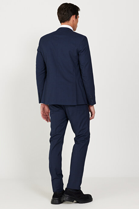 Slim Fit Dar Kesim Kırlangıç Yaka Kareli Yünlü Yelekli Lacivert-Siyah Yelekli Takım Elbise resmi