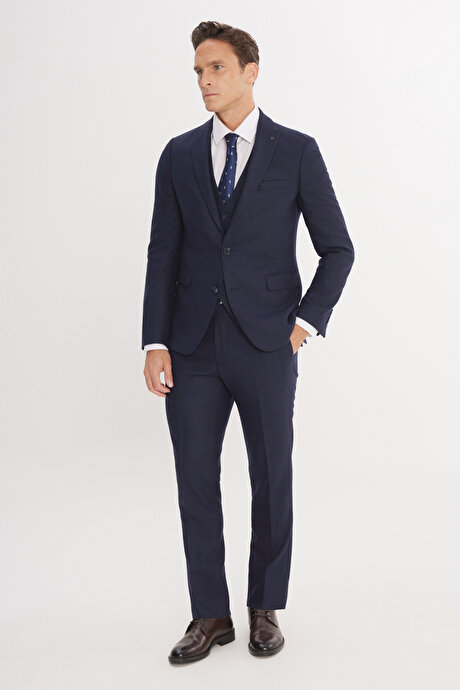 Slim Fit Dar Kesim Kırlangıç Yaka Desenli Lacivert Yelekli Takım Elbise resmi