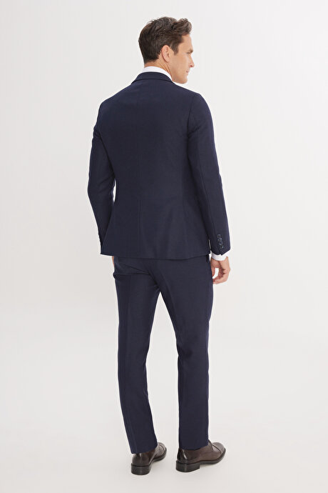 Slim Fit Dar Kesim Kırlangıç Yaka Desenli Lacivert Yelekli Takım Elbise resmi