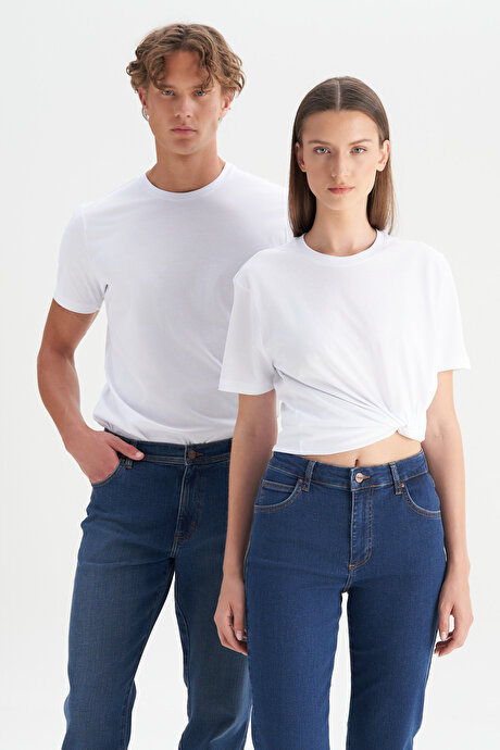 Slim Fit Dar Kesim Bisiklet Yaka %100 Pamuk Kısa Kollu Beyaz Tişört resmi