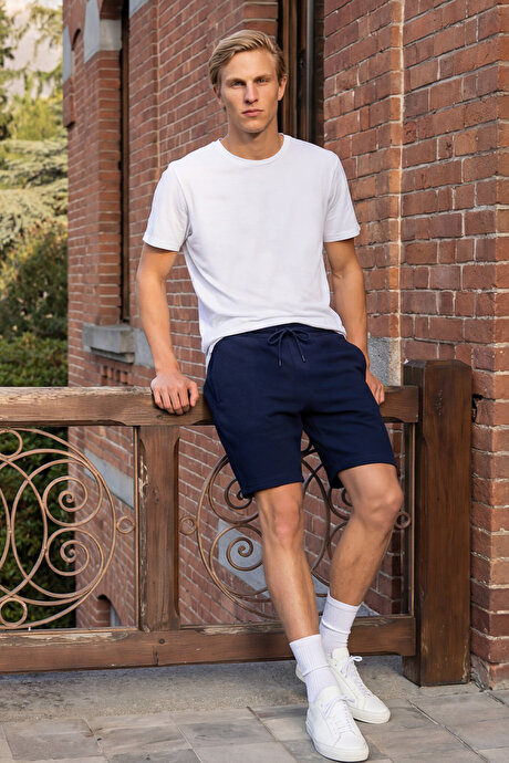 Slim Fit Dar Kesim Bisiklet Yaka %100 Pamuk Kısa Kollu Beyaz Tişört resmi