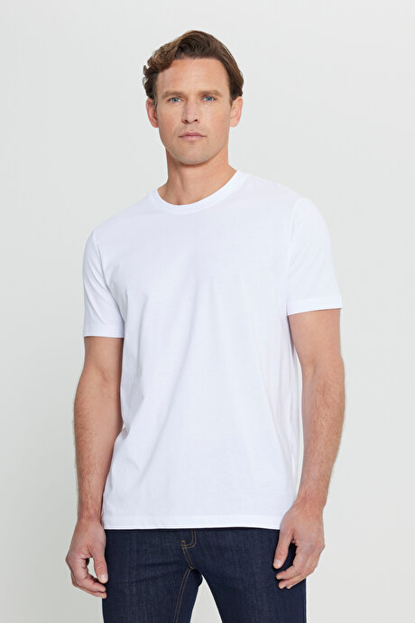 Slim Fit Dar Kesim Bisiklet Yaka %100 Pamuk Kısa Kollu Beyaz Tişört resmi