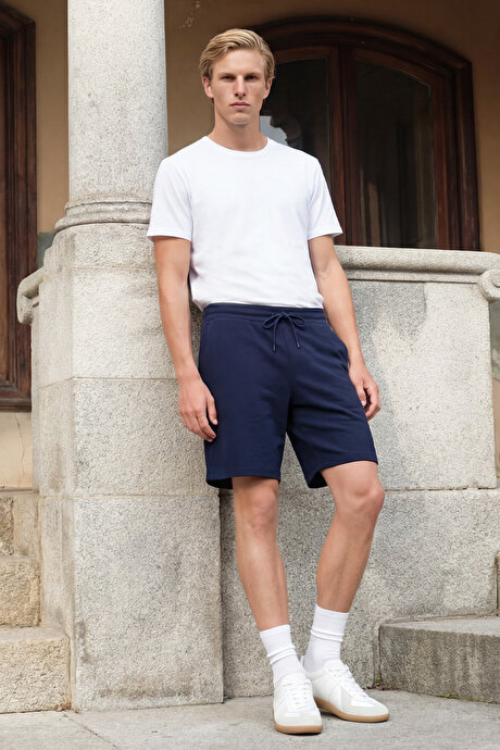 Slim Fit Dar Kesim Bisiklet Yaka %100 Pamuk Kısa Kollu Beyaz Tişört resmi