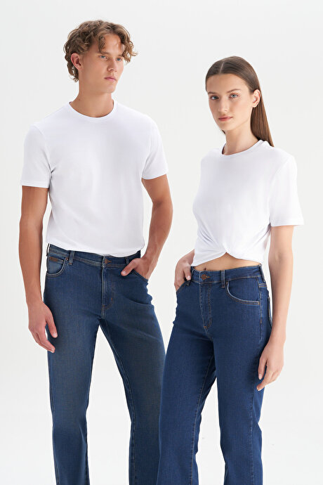 Slim Fit Dar Kesim Bisiklet Yaka %100 Pamuk Kısa Kollu Beyaz Tişört resmi