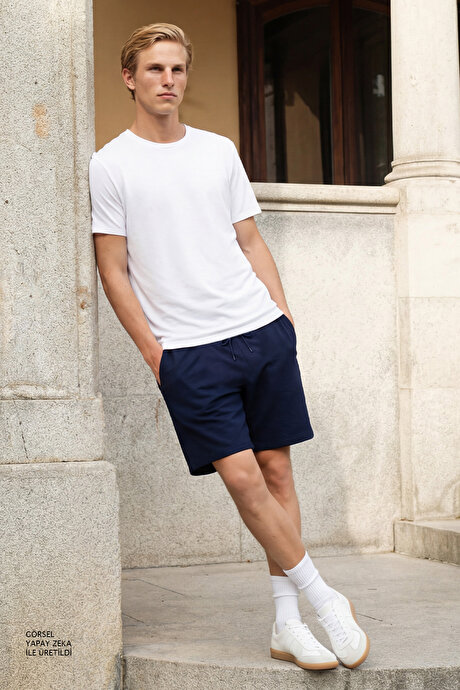 Slim Fit Dar Kesim Bisiklet Yaka %100 Pamuk Kısa Kollu Beyaz Tişört resmi