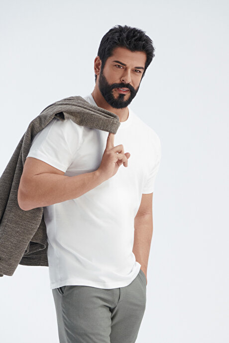 Slim Fit Dar Kesim Bisiklet Yaka %100 Pamuk Kısa Kollu Beyaz Tişört resmi