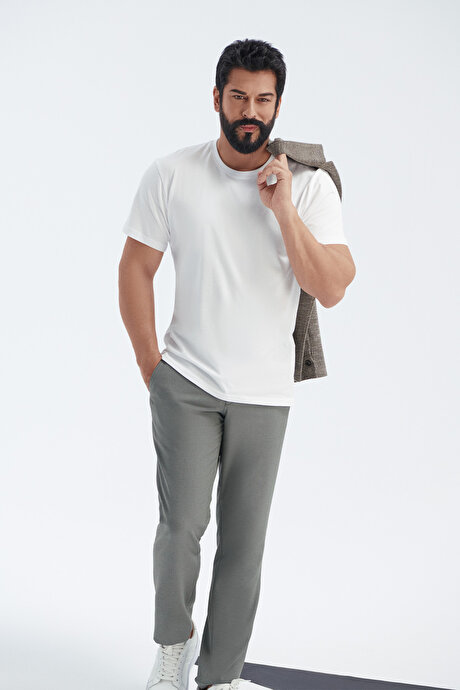 Slim Fit Dar Kesim Bisiklet Yaka %100 Pamuk Kısa Kollu Beyaz Tişört resmi