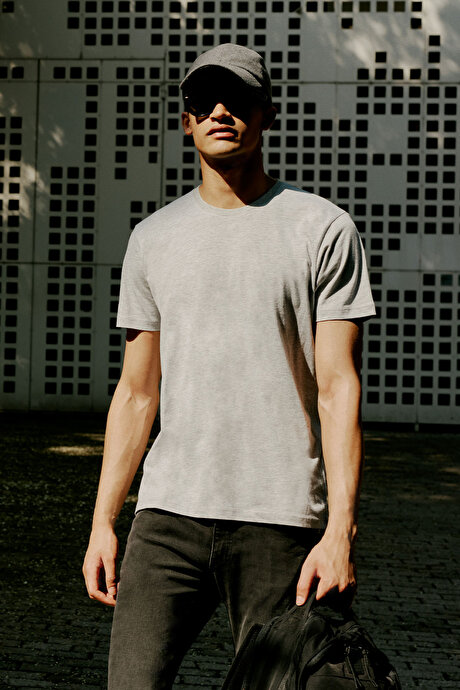 Slim Fit Dar Kesim Bisiklet Yaka Pamuklu Kısa Kollu Gri Melanj Tişört resmi
