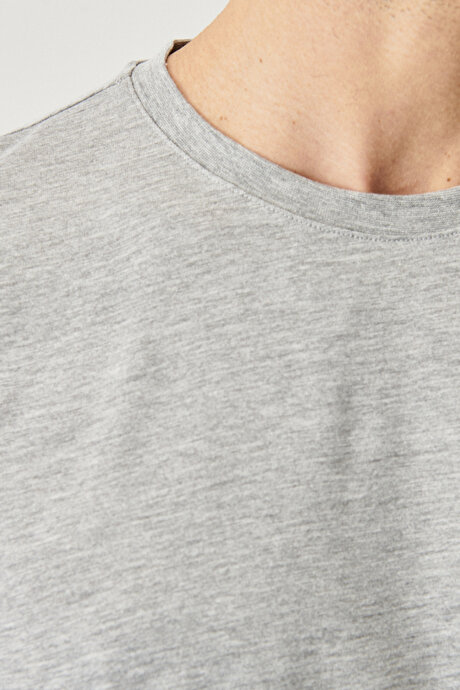 Slim Fit Dar Kesim Bisiklet Yaka Pamuklu Kısa Kollu Gri Melanj Tişört resmi