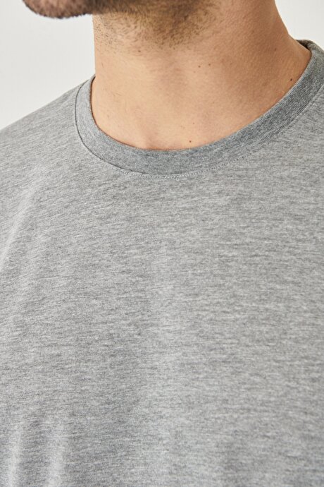 Slim Fit Dar Kesim Bisiklet Yaka %100 Pamuk Kısa Kollu Koyu Gri Tişört resmi