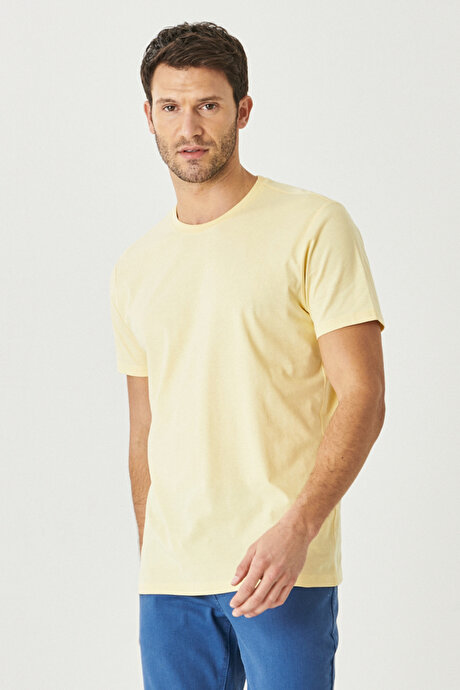 Slim Fit Dar Kesim Bisiklet Yaka %100 Pamuk Kısa Kollu Sarı Tişört resmi