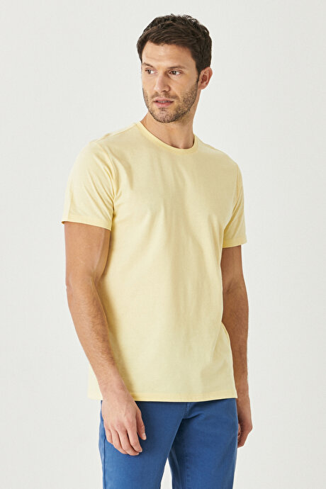 Slim Fit Dar Kesim Bisiklet Yaka %100 Pamuk Kısa Kollu Sarı Tişört resmi