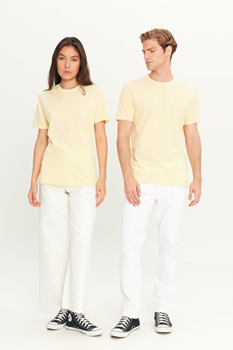 Slim Fit Dar Kesim Bisiklet Yaka %100 Pamuk Kısa Kollu Sarı Tişört resmi