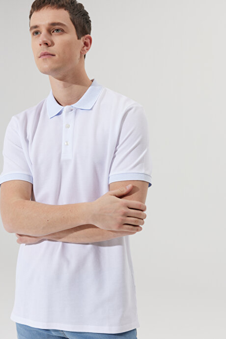Slim Fit Dar Kesim Polo Yaka %100 Pamuk Kısa Kollu Beyaz Tişört resmi