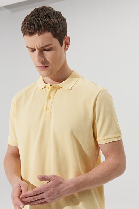 %100 Pamuk Kıvrılmaz Pike Polo Yaka Slim Fit Dar Kesim Sarı Tişört resmi