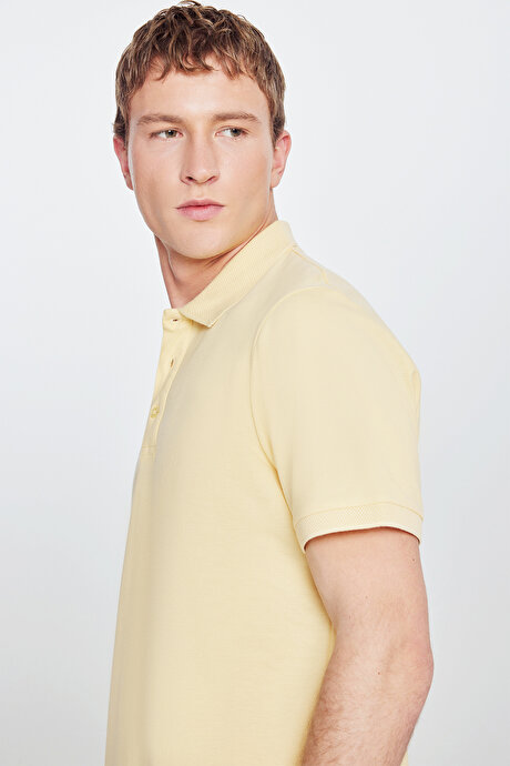 %100 Pamuk Kıvrılmaz Pike Polo Yaka Slim Fit Dar Kesim Sarı Tişört resmi