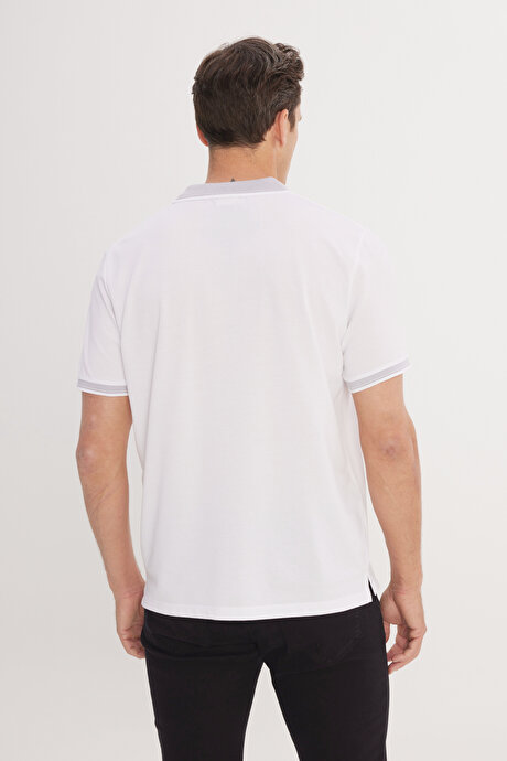 Pamuklu Comfort Fit Rahat Kesim Polo Yaka Cepli Beyaz-Beyaz Tişört resmi