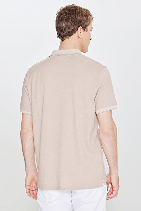 Pamuklu Comfort Fit Rahat Kesim Polo Yaka Cepli Bej-Beyaz Tişört resmi