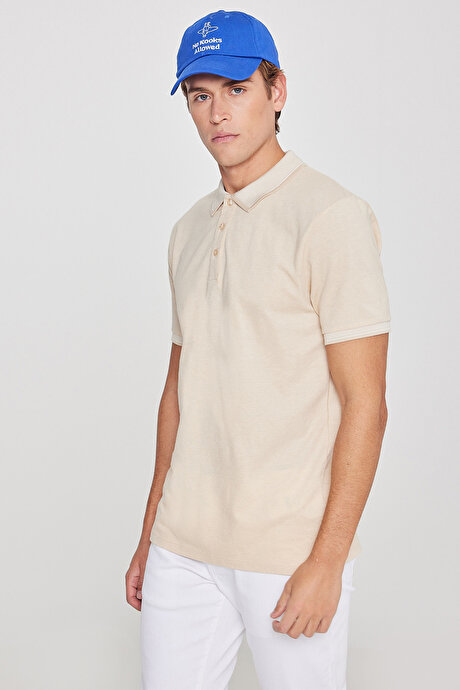 Slim Fit Dar Kesim Kıvrılmaz Polo Yaka Kısa Kollu Açık Bej-Beyaz Tişört resmi