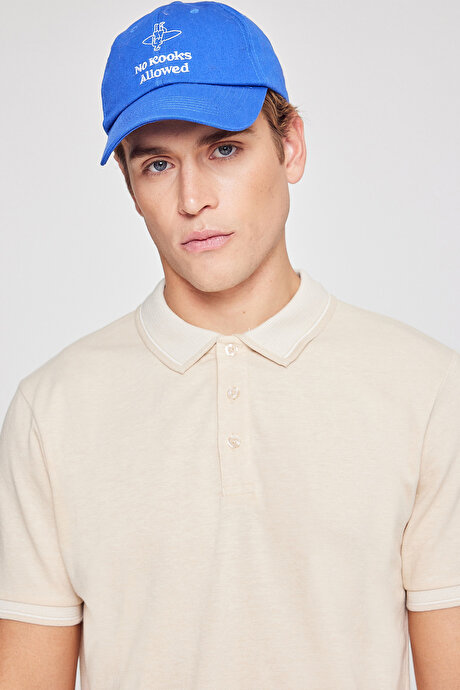 Slim Fit Dar Kesim Kıvrılmaz Polo Yaka Kısa Kollu Açık Bej-Beyaz Tişört resmi