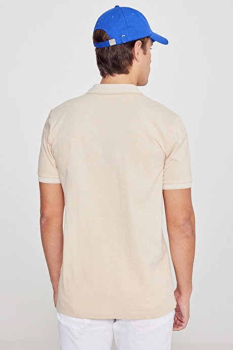 Slim Fit Dar Kesim Kıvrılmaz Polo Yaka Kısa Kollu Açık Bej-Beyaz Tişört resmi