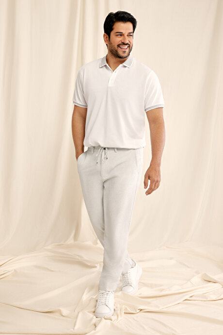 Slim Fit Dar Kesim Kıvrılmaz Polo Yaka Kısa Kollu Beyaz Tişört resmi
