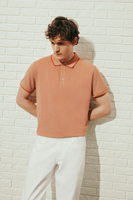 Slim Fit Dar Kesim Kıvrılmaz Polo Yaka Kısa Kollu Kiremit-Bej Tişört resmi