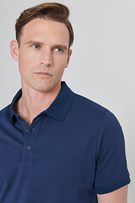 Slim Fit Dar Kesim Kıvrılmaz Polo Yaka Kısa Kollu Lacivert Tişört resmi