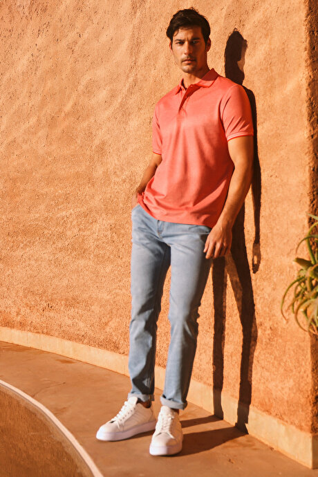 Slim Fit Dar Kesim Kıvrılmaz Polo Yaka Kısa Kollu Nar Çiçeği-Beyaz Tişört resmi