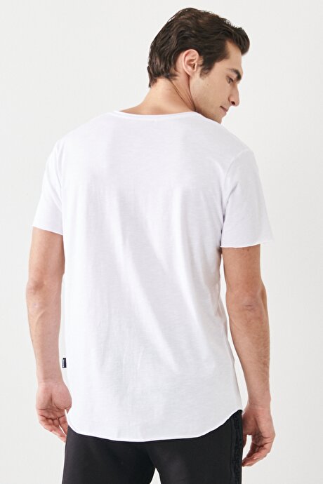Slim Fit Dar Kesim %100 Pamuk Kayık Yaka Casual Beyaz Tişört resmi