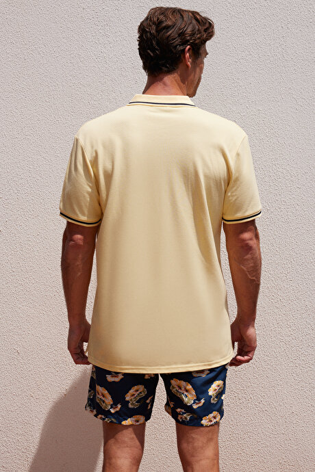 Slim Fit Dar Kesim %100 Pamuk Polo Yaka Baskılı Sarı Tişört resmi